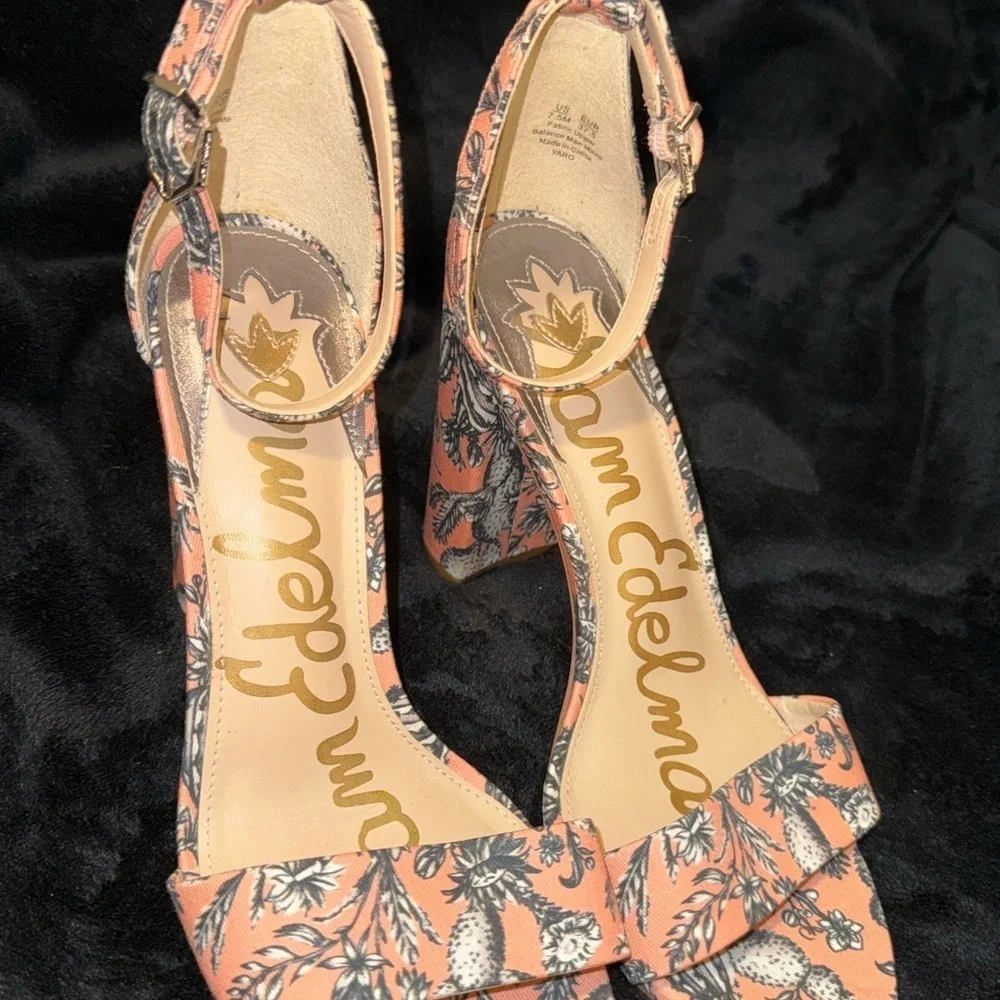 Sam Edelman Orange and Black Heels with Elegant Design